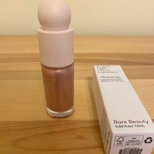 💜Rare Beauty Mesmerize Liquid Highlighter.